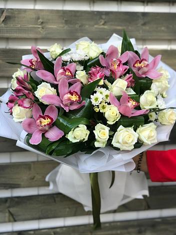 Букет цветов из: Розы и Хризантемы в Оренбург