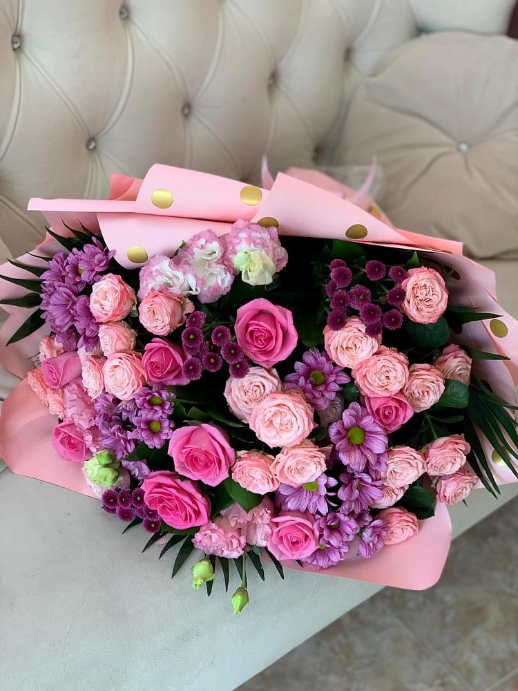 Букет цветов из: Хризантемы, Розы и Лизиантусы в Оренбург