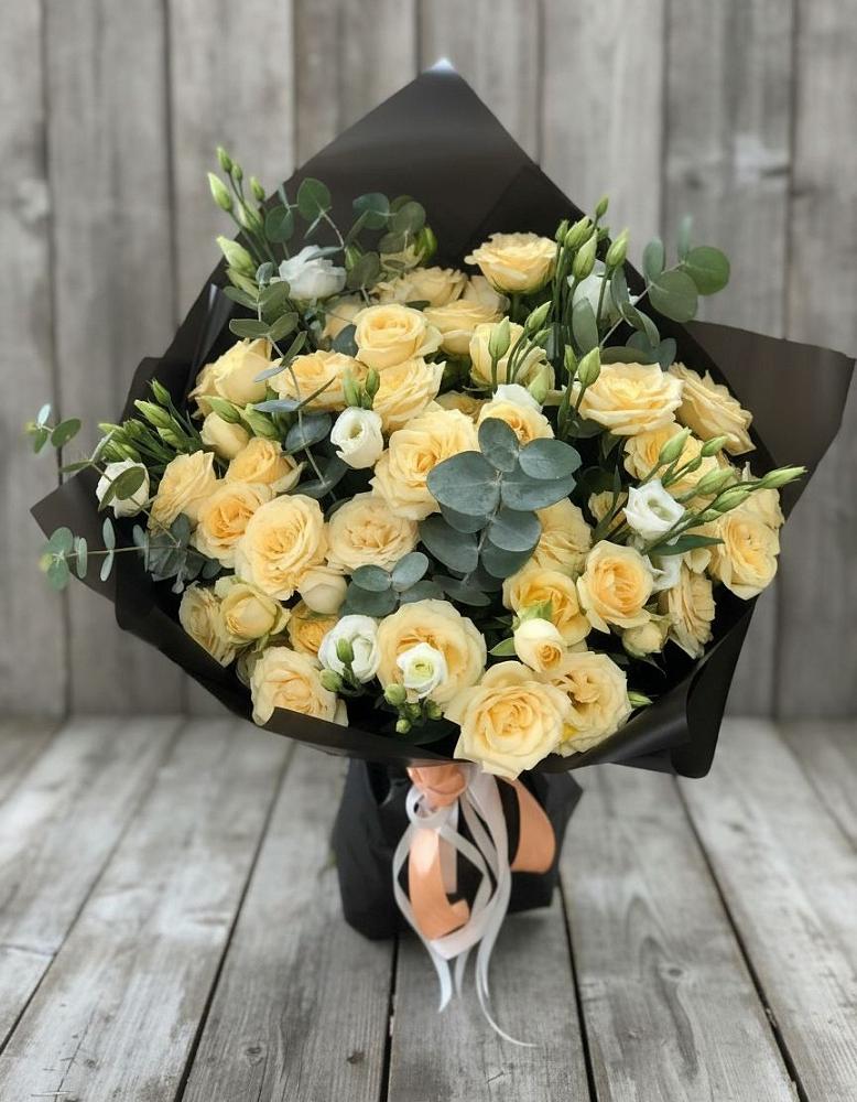 Букет цветов из: Розы и Лизиантусы в Оренбург