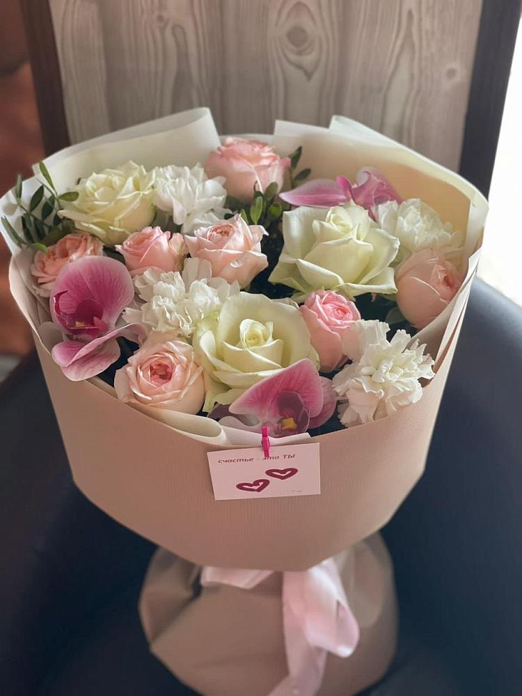 Букет цветов из: Орхидеи, Розы и Гвоздики в Оренбург