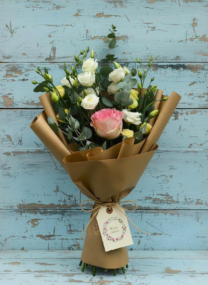 Букет цветов из: Розы и Лизиантусы в Оренбург