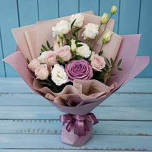 Букет цветов из:  Розы и Лизиантусы в Оренбург