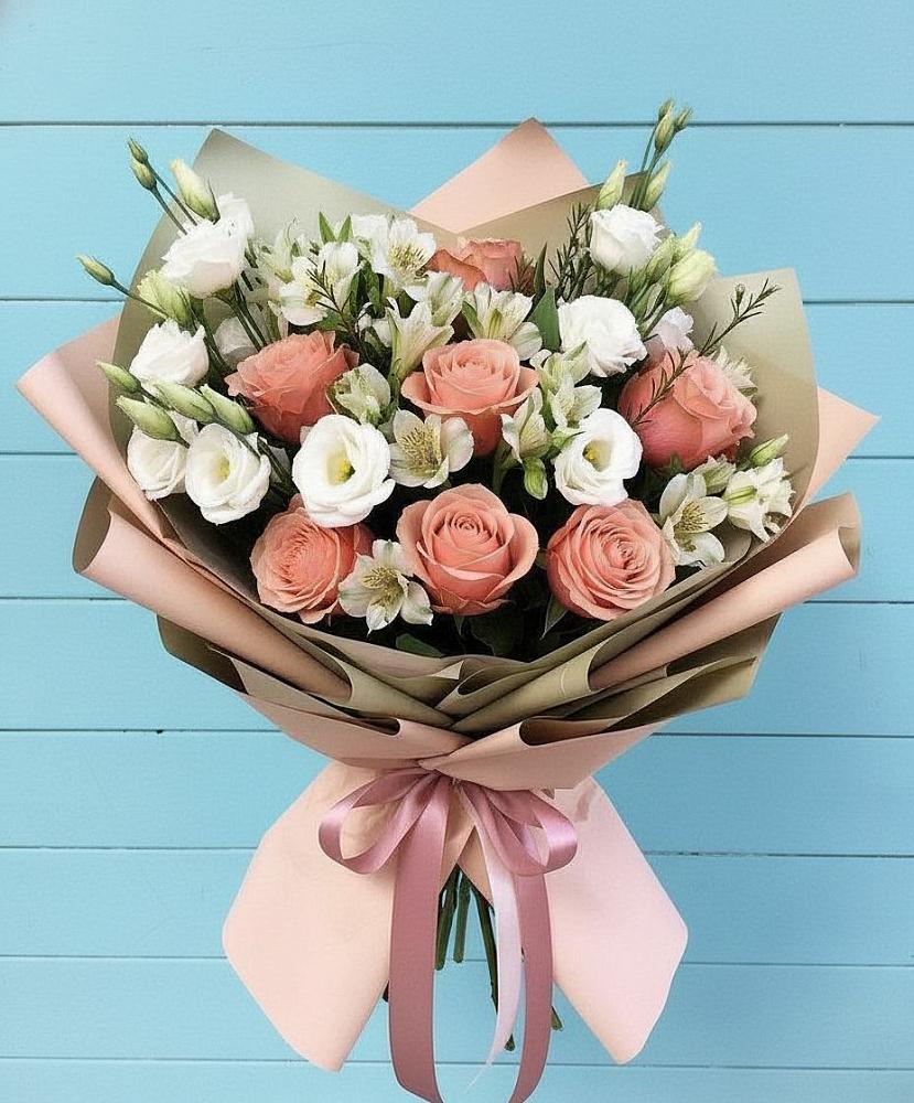 Букет цветов из: Розы, Альстромерии и Лизиантусы в Оренбург
