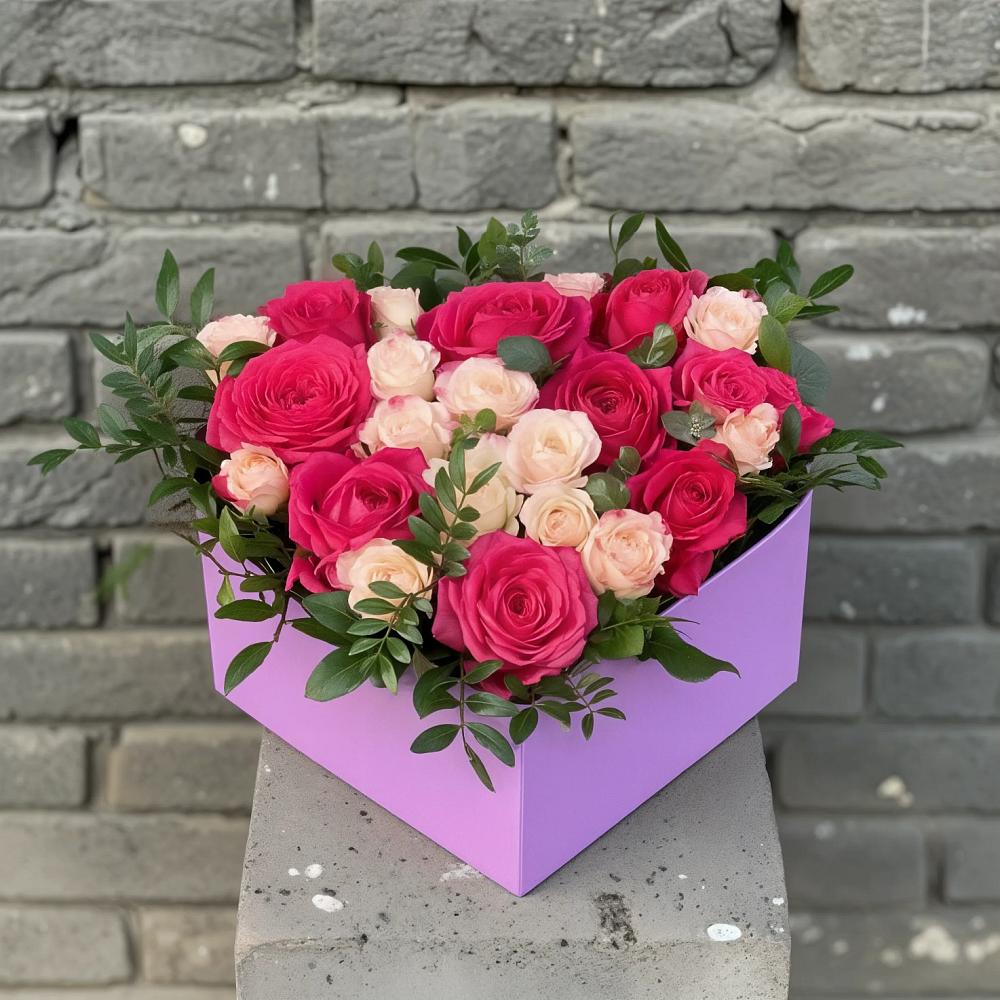 Цветочная композиция из Розы в коробке в Оренбург