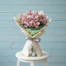 Букет цветов из:  Орхидеи и Розы в Оренбург