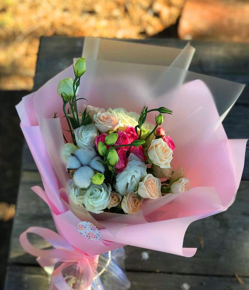 Букет цветов из: Розы и Лизиантусы в Оренбург