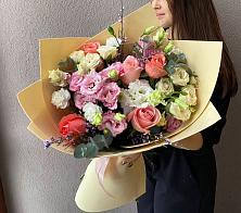 Букет цветов из:  Розы, Лизиантусы и Гвоздики #REPLACE_PRED# Оренбург