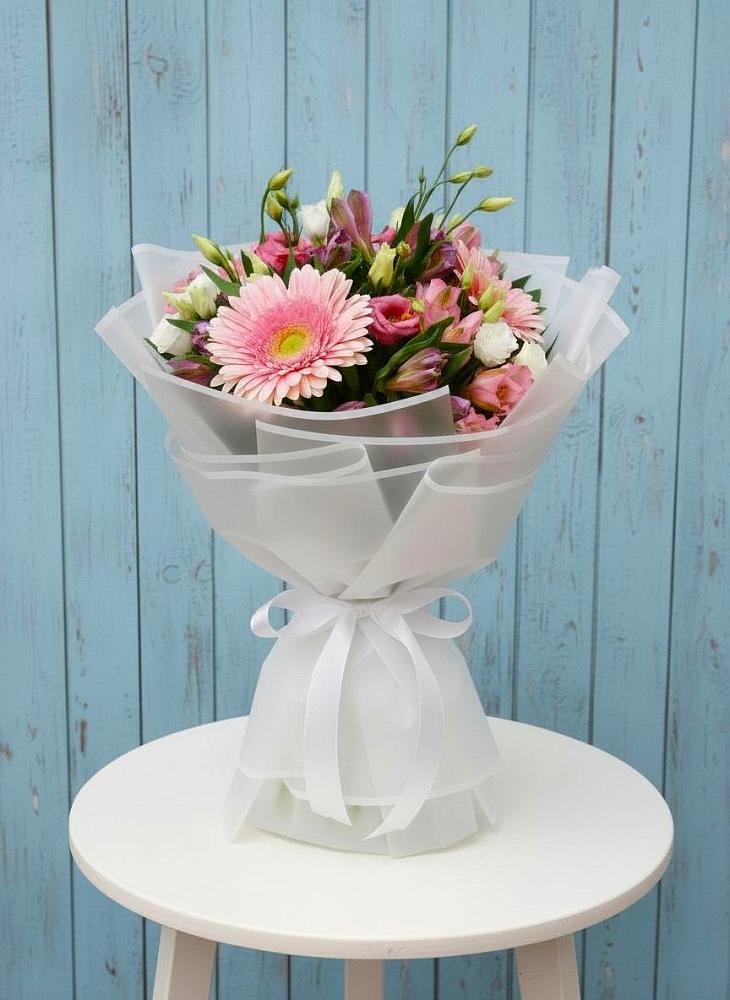 Букет цветов из: Герберы, Альстромерии и Лизиантусы в Оренбург