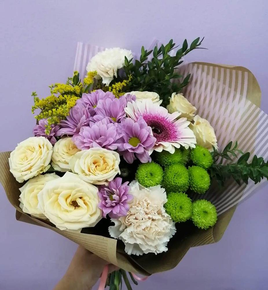 Букет цветов из: Хризантемы, Розы, Гвоздики и Герберы в Оренбург