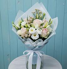 Букет цветов из:  Розы и Лизиантусы в Оренбург