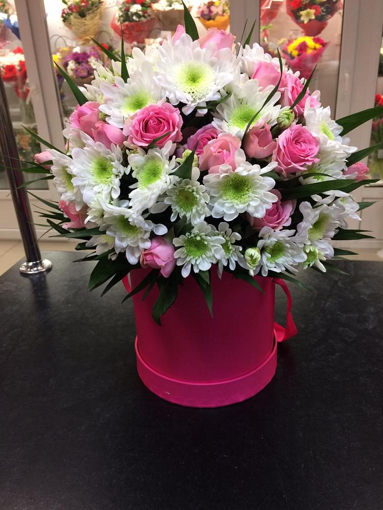 Цветочная композиция из Розы и Хризантемы в шляпной коробке в Оренбург