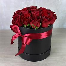Цветочная композиция из Розы в шляпной коробке в Оренбург