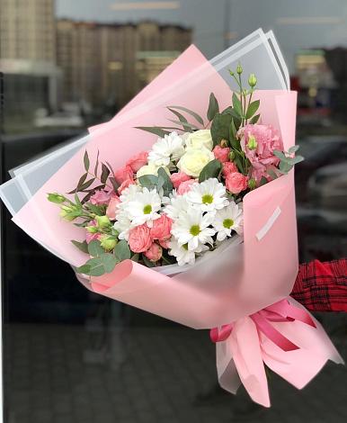 Букет цветов из: Розы, Лизиантусы и Хризантемы в Оренбург